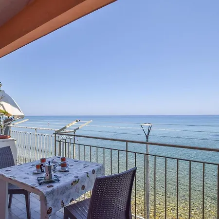 Beautiful In Marina Di Caronia *